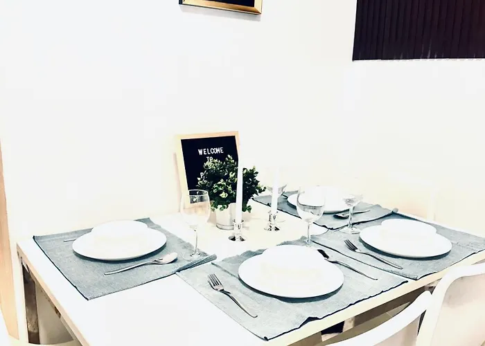 Apartment High Rise 2br In The Makati Skyline With Ktv Pools *